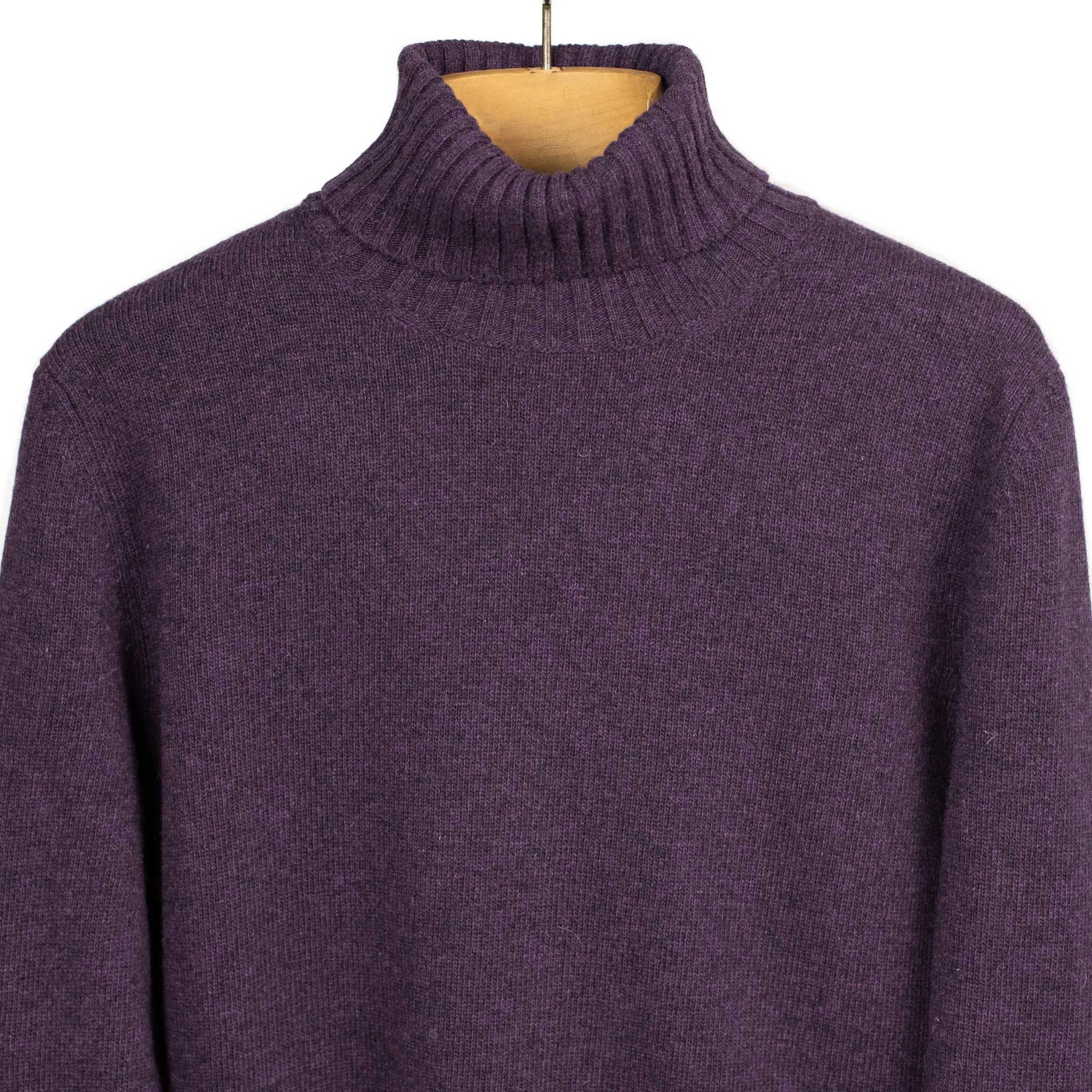 AAmintore turtleneck sweater in dark purple fine gauge wool mix