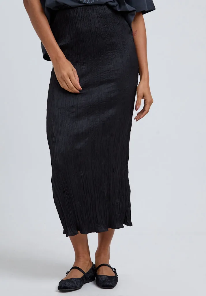 Lala Crinkle Pencil Midi Skirt In Black